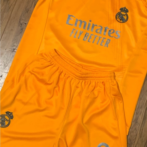 Kids Mbappe Orange Youth XL Jersey Real Madrid Soccer Kit - 2024-25 NWT Size 30 - Picture 3 of 7
